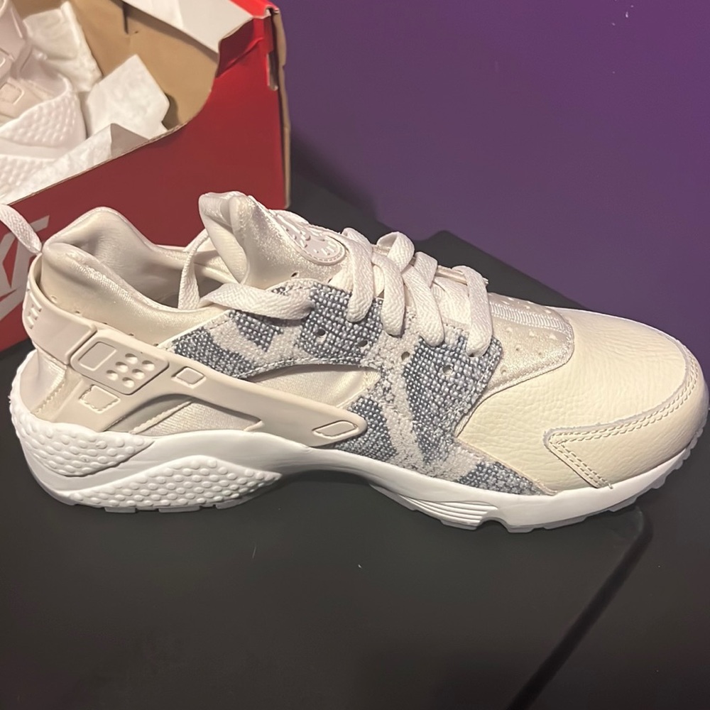 Brought the wrong size. Brand new never worn